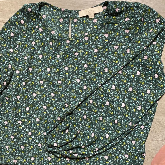 LOFT Ditsy Bloom Draped Sleeve Top - Picture 4 of 14